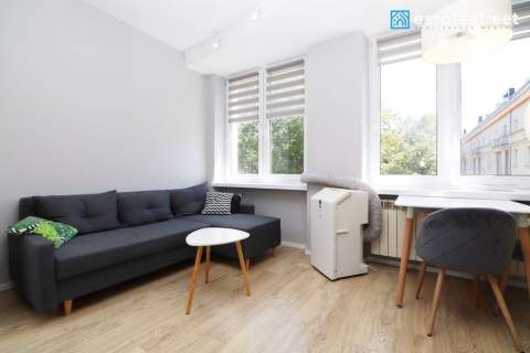 Kawalerka z dużą piwnicą obok Placu Centralnego 