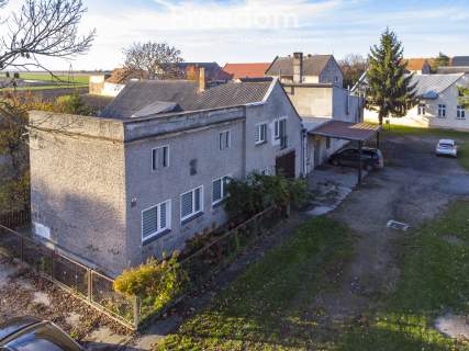 Budynek mieszkalno - komercyjny, Kucharzowice.