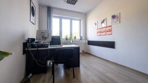 Bronowice, 217m2 biur parking