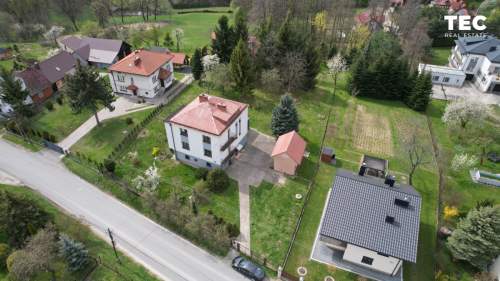 Działka z domem- inwestycyjnie