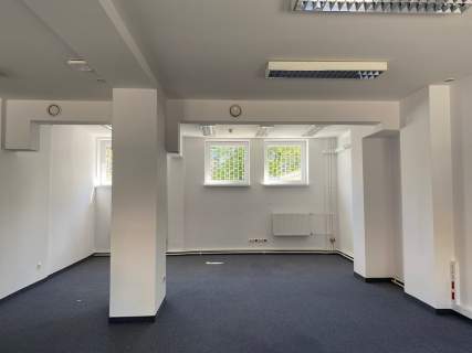parter biurowca 146 m2 Grunwald parking