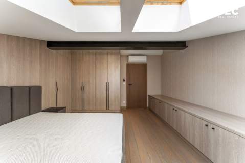 Dwupoziomowy apartament z widokiem na Wawel