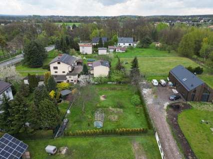 Ogrodzona, obsadzona, gotowa pod budowę 