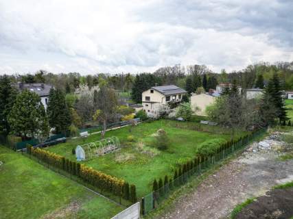 Ogrodzona, obsadzona, gotowa pod budowę 
