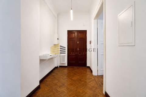 Lokal w pięknej kamienicy, 90m2, 5 pomieszczeń
