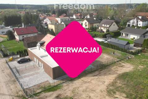 Nowoczesna połowa domu z garażem w Wójtowie