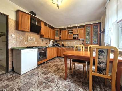 Siedlisko z domem i budynkami   1,5 ha ziemi.