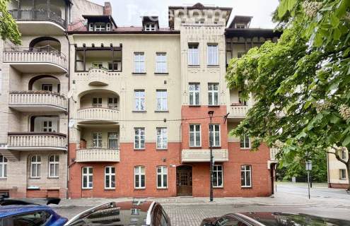 2 pokoje w stylowej kamienicy Pl. Wolności 2