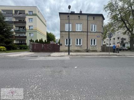 Dom z dwoma mieszkaniami na parterze Pabianice