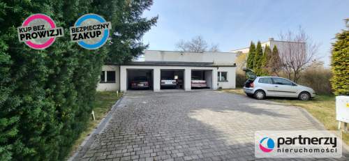 Dom podzielony na 2 mieszkania oraz dom w ogrodzie
