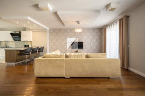 Przestronny Apartament 155 mkw, 2 łazienki, Garaż