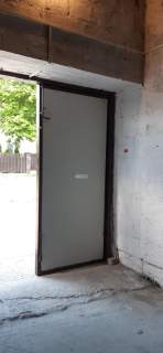 Murowany Magazyn wysoki na 6 m, każdy po 70 m2
