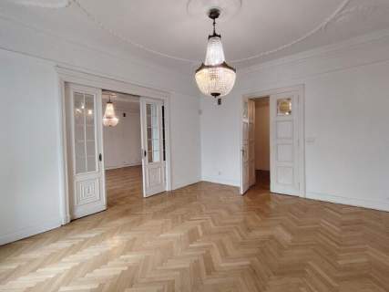 Na sprzedaż mieszkanie o pow. 198 m2 w secesyjnej kamienicy z...