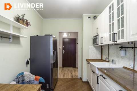 Jasne, ciche z ogródkiem miejsce postojowe.