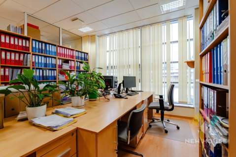 Obiekt do wynajęcia, parter 235,87 m2, m.postojowe