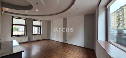 lokal 70m2, parter i parking