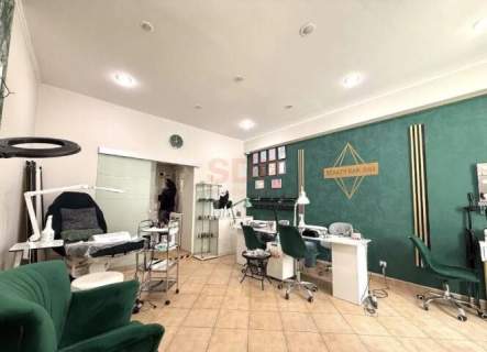 Lokal użytkowy 45,6 m2 parter witryna ul. Traugutta