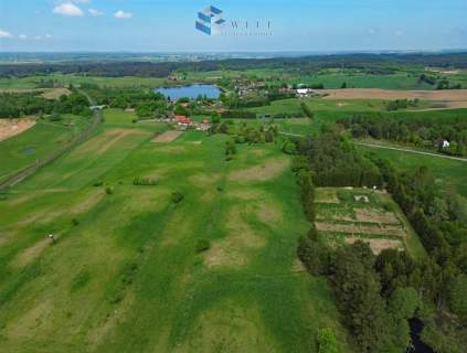 Działki na uboczu nieopodal jeziora