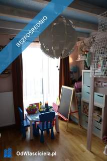 Dwupoziomowe strych z balkonem i 2 miejsca postojowe w cenie