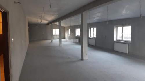 Kobyłka całe piętro o wys. 2,9 m2 pod dzialnosc