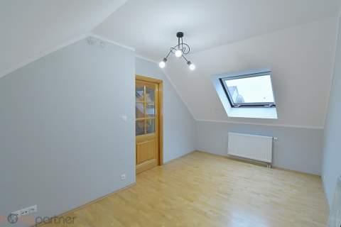 Dwupoziomowy Apartament w Zielonej Okolicy 
