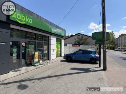 M. w ładnym bloku na pełnym zieleni Rakowie