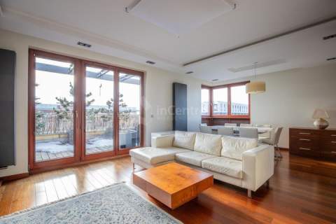 Przestronny apartament duży taras. Czerwone Maki