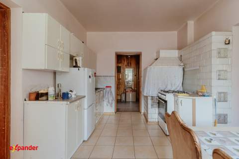 Dom z działką i budynkami gospodarczymi