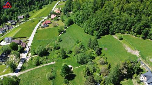 Widok na góry, las za płotem i tylko 3 km do centr