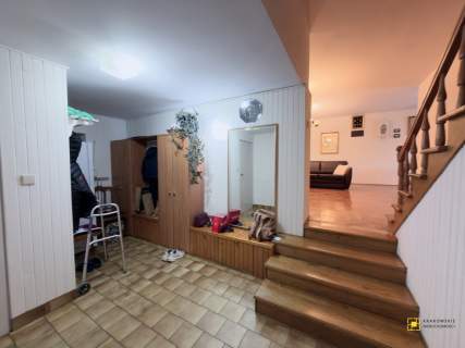 PRZESTRONNY DOM WOLOSTOJĄCY NA KLINACH   7 POKOI.