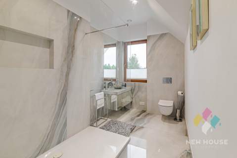 Willa 315 m2 z basenem i widokiem na jezioro