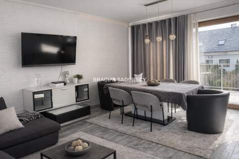 4 pok.mieszkanie 90m2,ogródek.garaż,m.postojowe