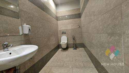 4 pomieszczenia biurowe 46m2 - parter, parking