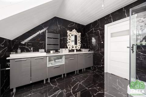 150 m2 Dom z Ogrodem Zimowym i 70 m2 Budynek Gosp.
