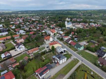 BUDYNEK HANDLOWO - USŁUGOWY W CENTRUM DĘBOWCA, POW. JASIELSKI