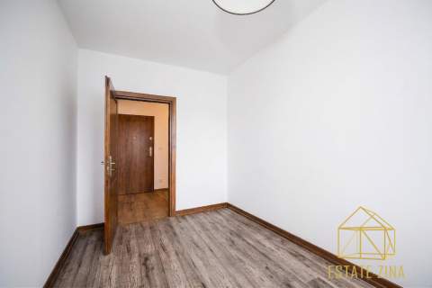 3 pokoje Os. Avia Balkon 2 piętro