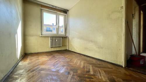 mieszkanie do remontu 49.5 m2, 3 pokoje