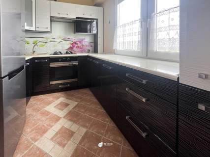 2-pokojowe mieszkanie z dużym balkonem.