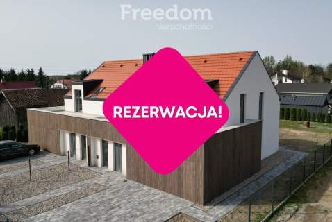 Nowoczesna połowa domu z garażem w Wójtowie