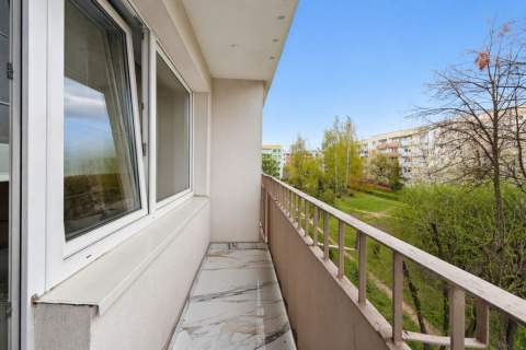 2 pokoje po remoncie   z wyposażeniem   duży balkon   