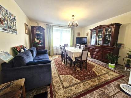 Siedlisko z domem i budynkami   1,5 ha ziemi.