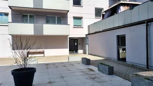 Przestronna kawalerka blisko centrum.