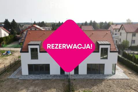 Nowoczesna połowa domu z garażem w Wójtowie