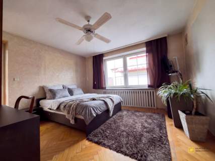 PRZESTRONNY DOM WOLOSTOJĄCY NA KLINACH   7 POKOI.