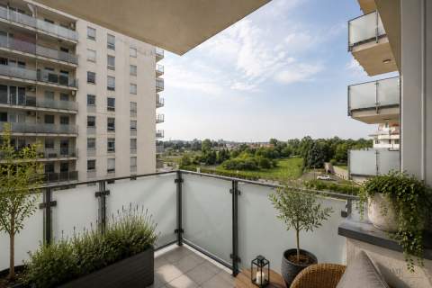 2 pok. na Skoroszach -duży balkon -południe -garaż