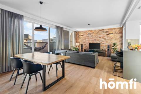 Przestronny apartament na ostatnim piętrze 