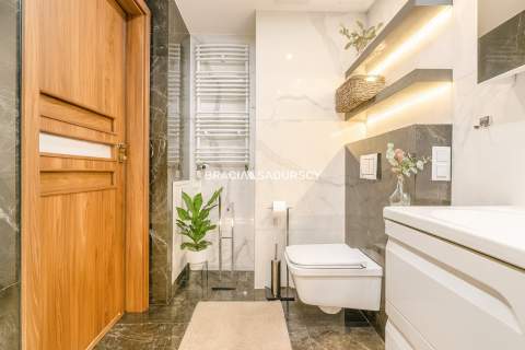 Wygodny elegancki apartament w centrum.