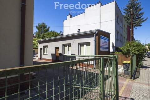 Kamienica z najemcami obok Galerii Rzeszów