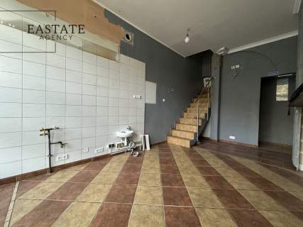 Lokal użytkowy na parterze, witryna