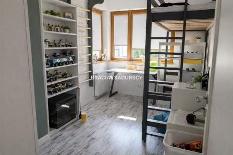 4 pok.mieszkanie 90m2,ogródek.garaż,m.postojowe